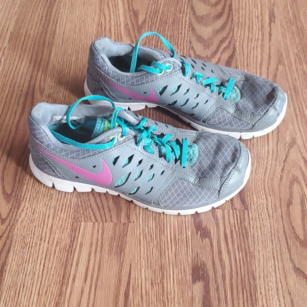 Nike womens sneakers gray 7.5